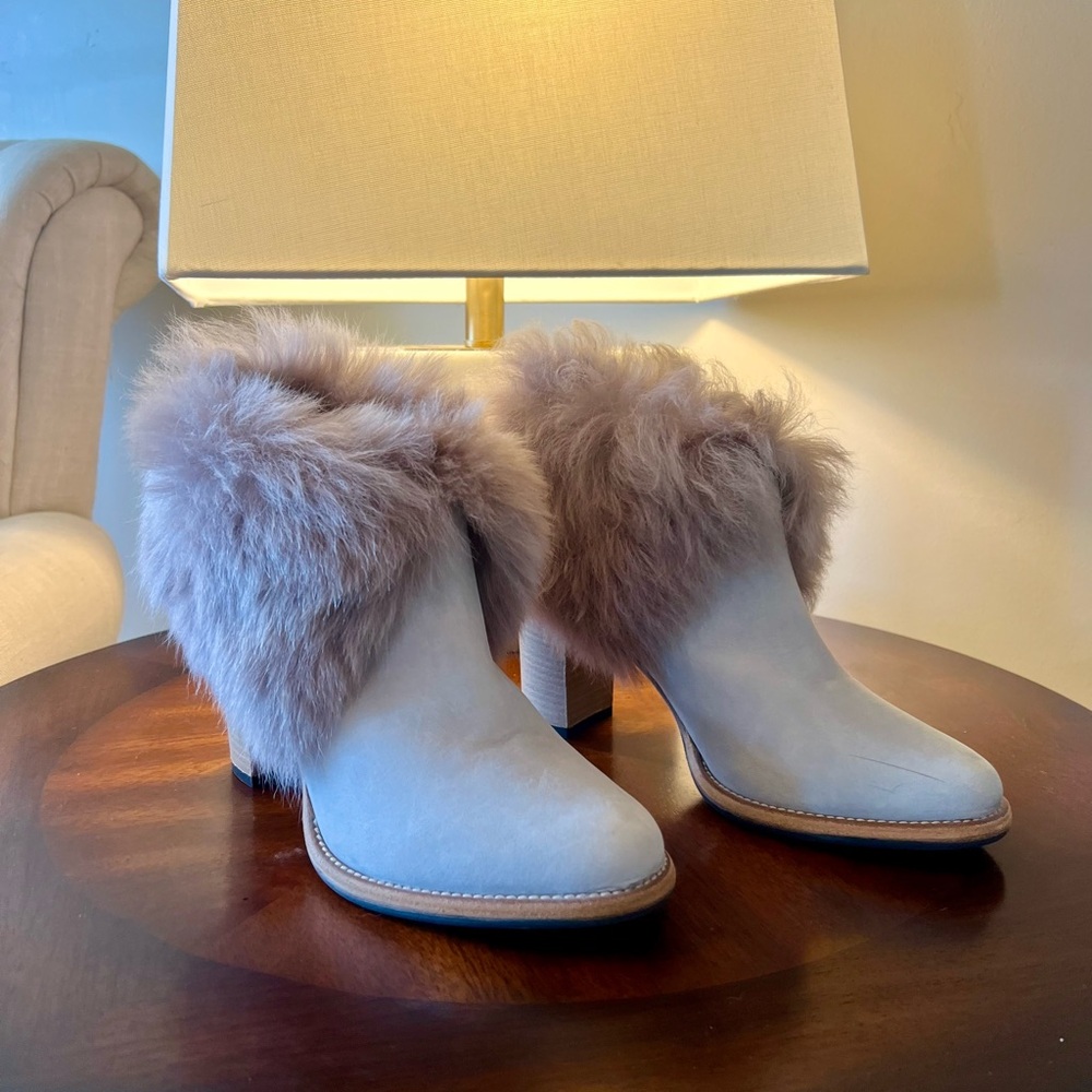 ROSS & SNOW
Angelina Fox fur trimmed grey suede booties
Never been worn